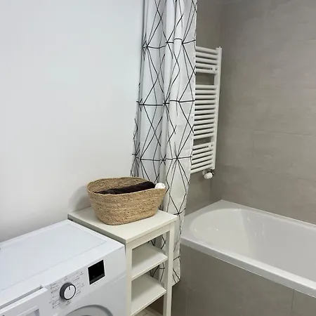 아파트 Klingerka 007 2 Separate Bedrooms Parking Included