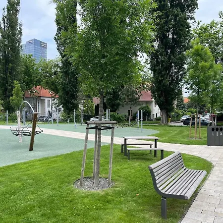 아파트 Klingerka 007 2 Separate Bedrooms Parking Included *