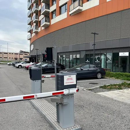 Klingerka 007 2 Separate Bedrooms Parking Included Appartement