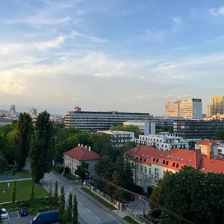 Klingerka 007 2 Separate Bedrooms Parking Included * Bratislava