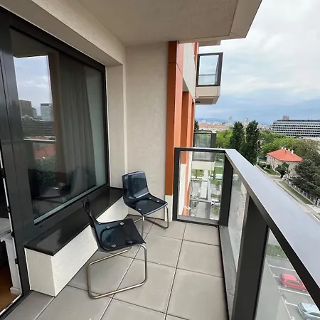 Lejlighed Klingerka 007 2 Separate Bedrooms Parking Included *